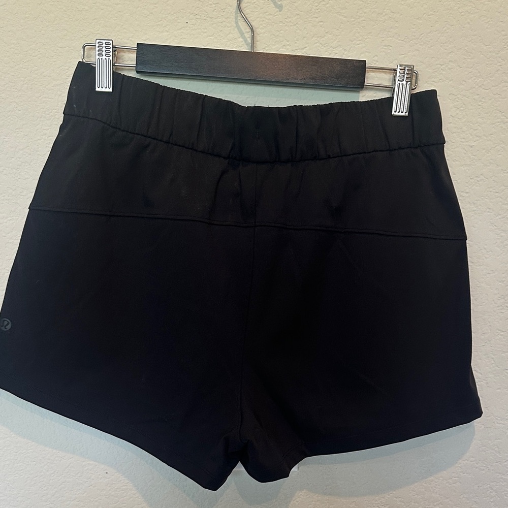 ๐๐ค LULULEMON SHORTS ๐ค๐ - Picture 3 of 4